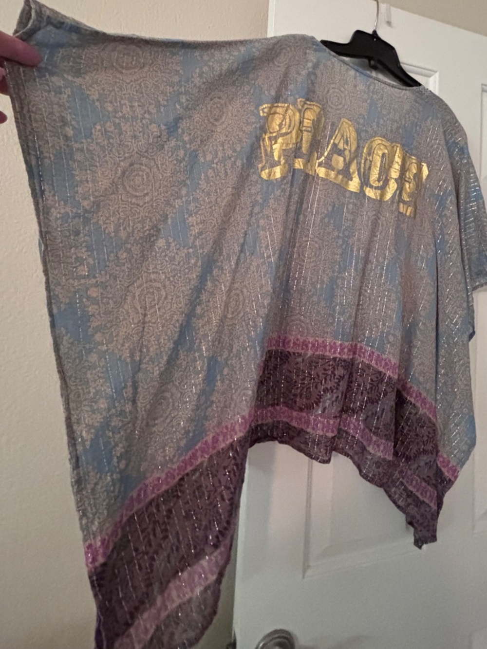 PEACE Poncho - Picture 5 of 8